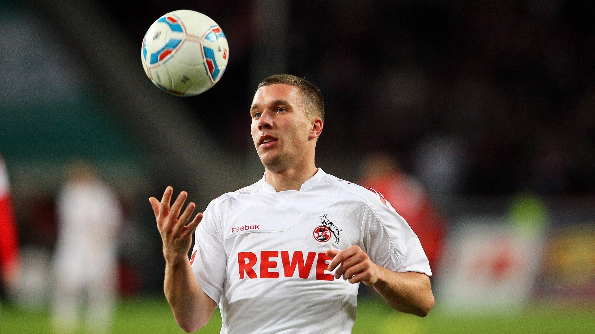 卡特的精准踢球与强大心态帮助全黑队击败最强对手，卡特 球星